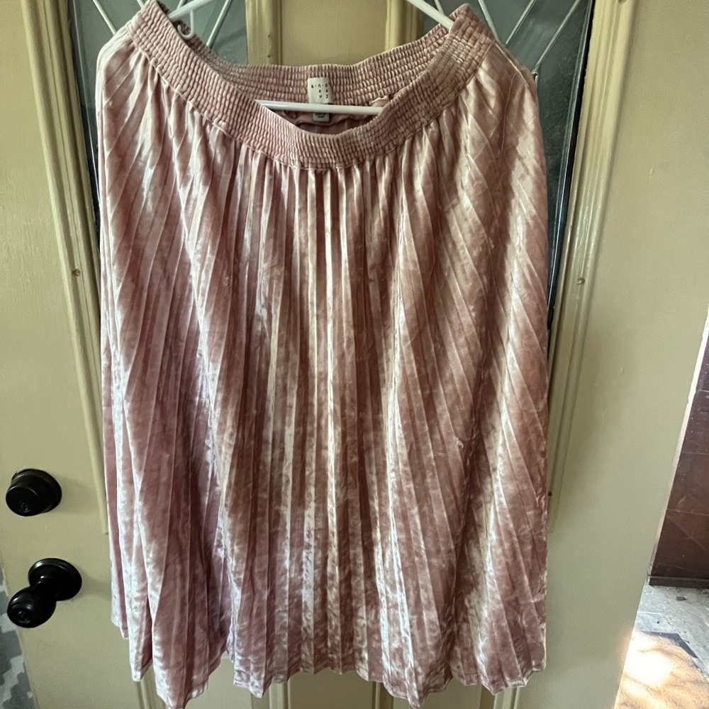Women’s pink velvet skirt